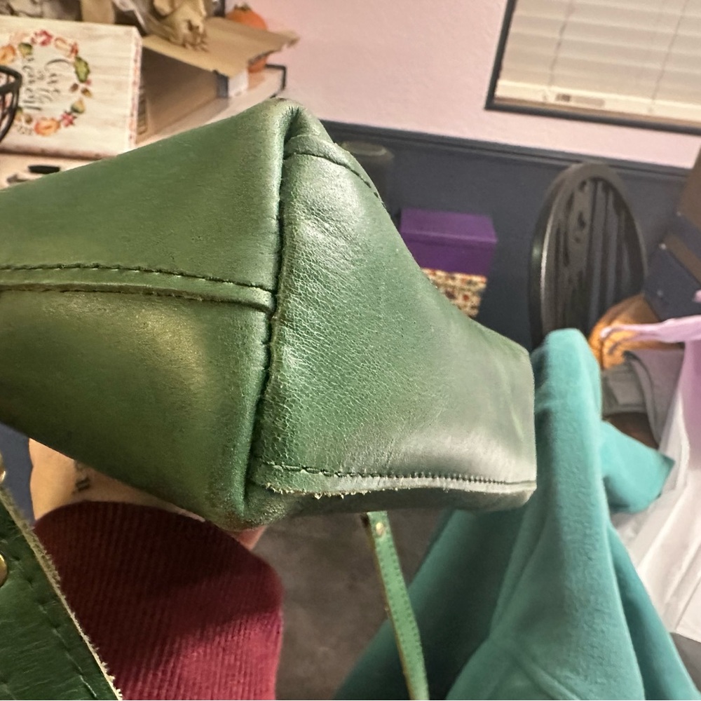 Portland Leather Green Crossbody Bag - Picture 4 of 5